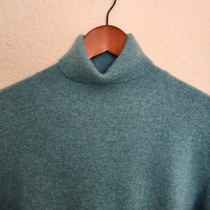 McDuff 100% Cashmere Elegant Teal Turtleneck Sweater, Finest Cashmere Yarns